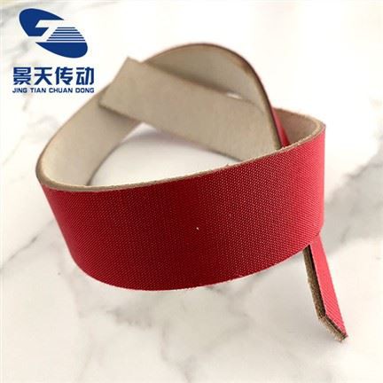 Raudonas PVC konvejeris su pluošto oda